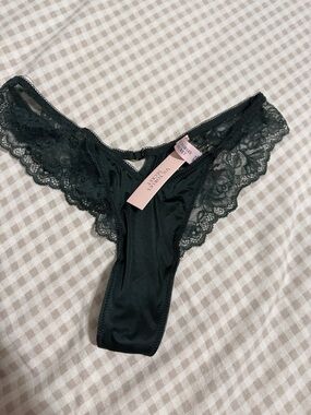 Victoria's Secret Black Lace-Trim Bikini Panty